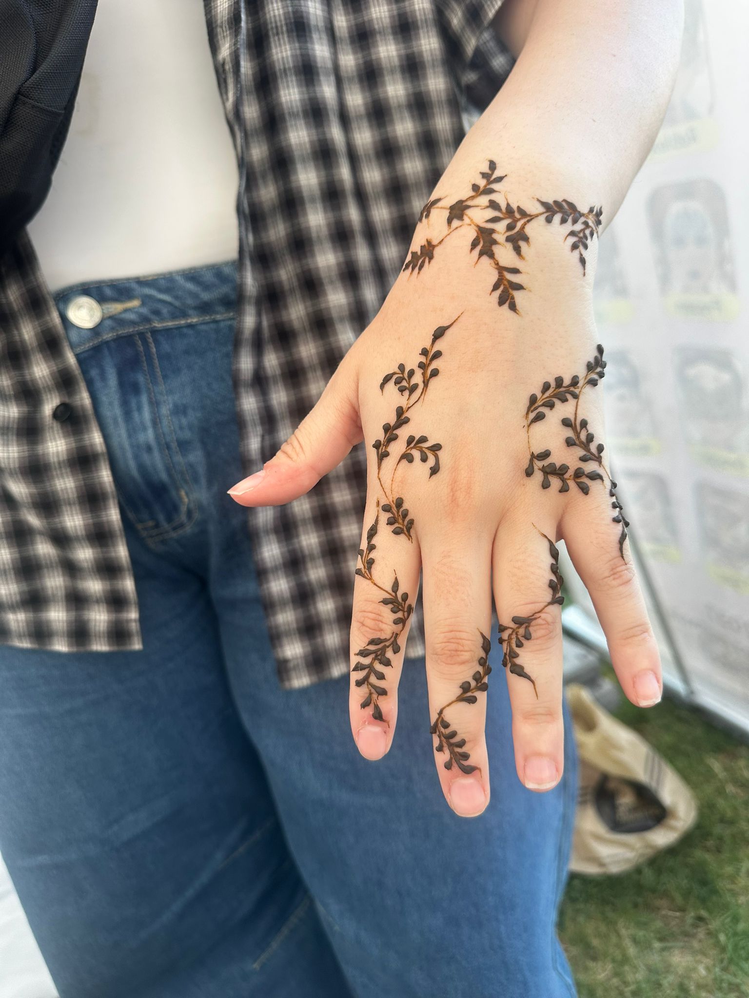 Fantasy Facez — henna design